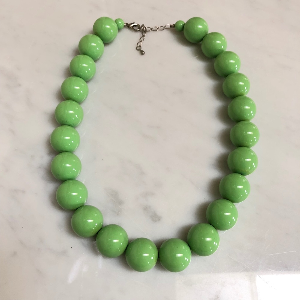 💰SOLD💰 Vintage Fashion Round Apple Green Beads Necklace Lobster Clasp